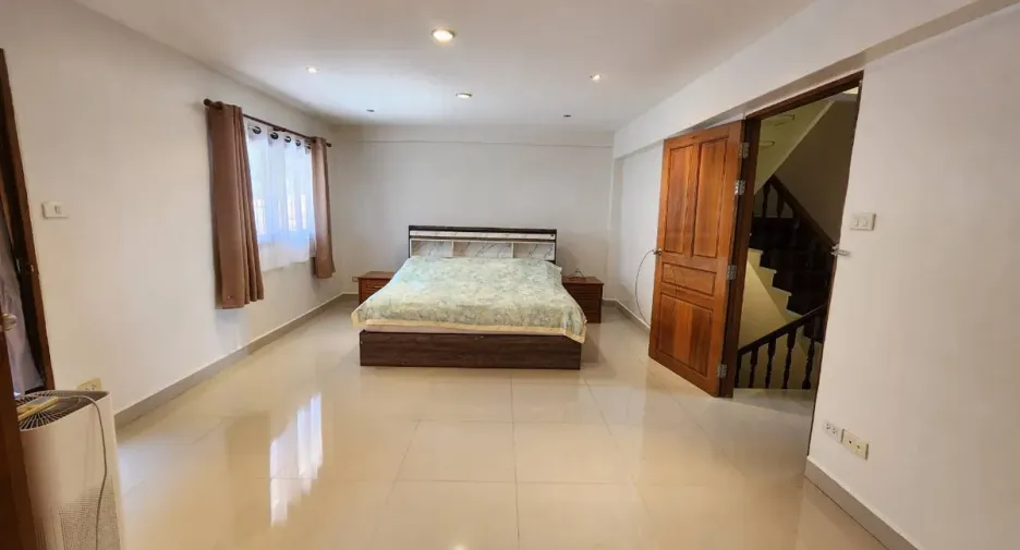 For sale 4 bedrooms townhouse in Bang Lamung, Chonburi