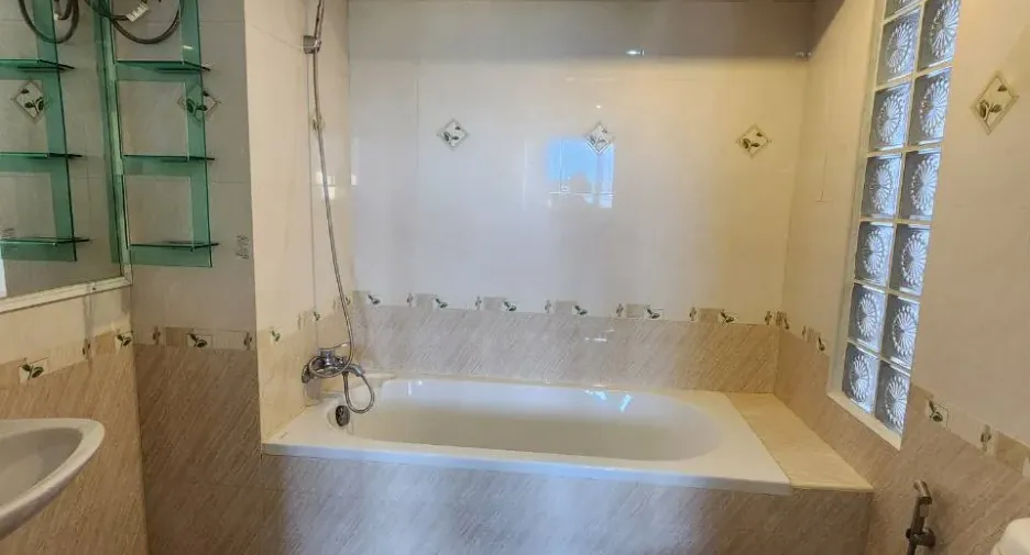 For sale 4 bedrooms townhouse in Bang Lamung, Chonburi