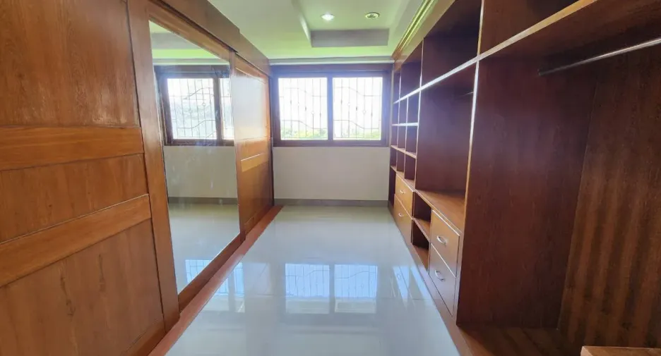 For sale 4 bedrooms townhouse in Bang Lamung, Chonburi
