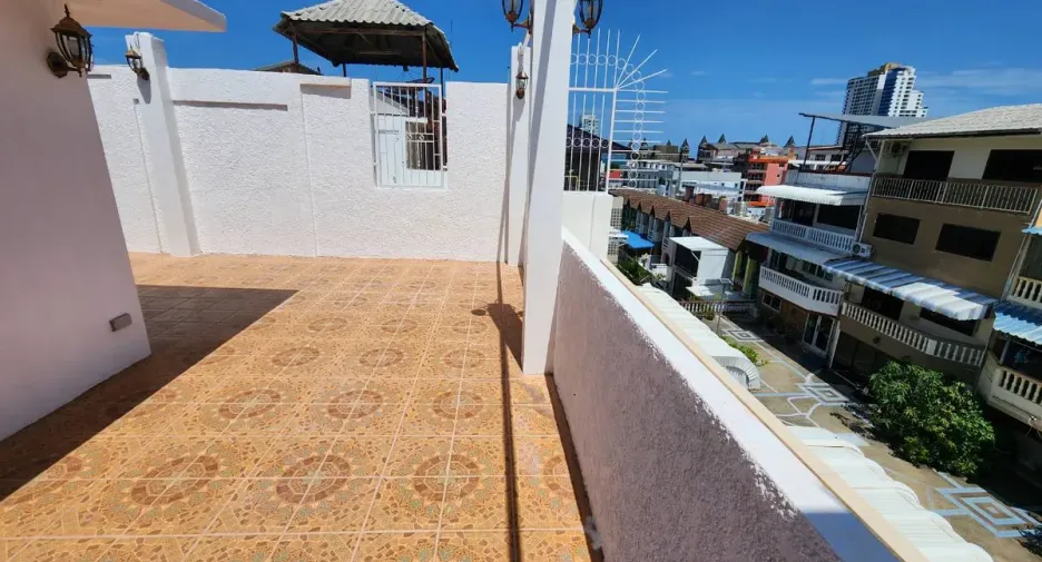 For sale 4 bedrooms townhouse in Bang Lamung, Chonburi