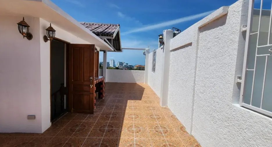 For sale 4 bedrooms townhouse in Bang Lamung, Chonburi