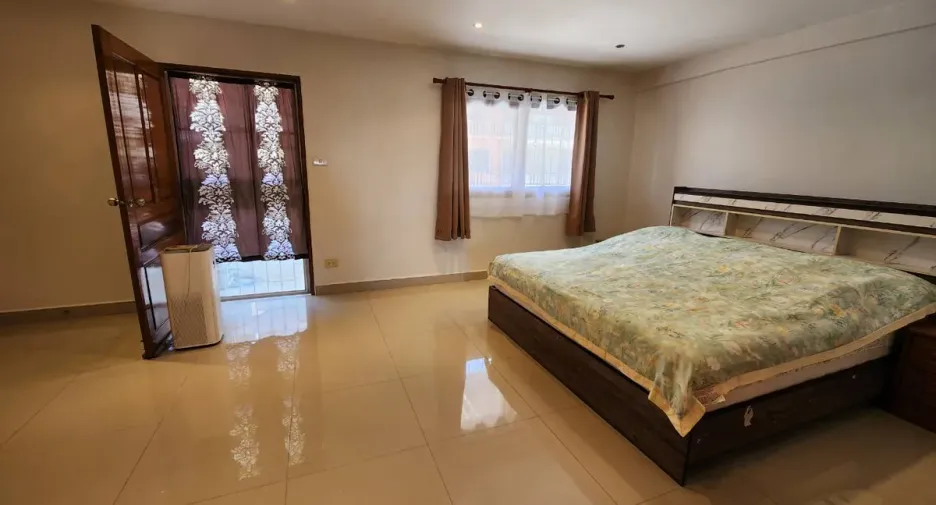 For sale 4 bedrooms townhouse in Bang Lamung, Chonburi