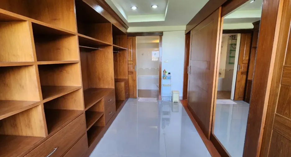 For sale 4 bedrooms townhouse in Bang Lamung, Chonburi