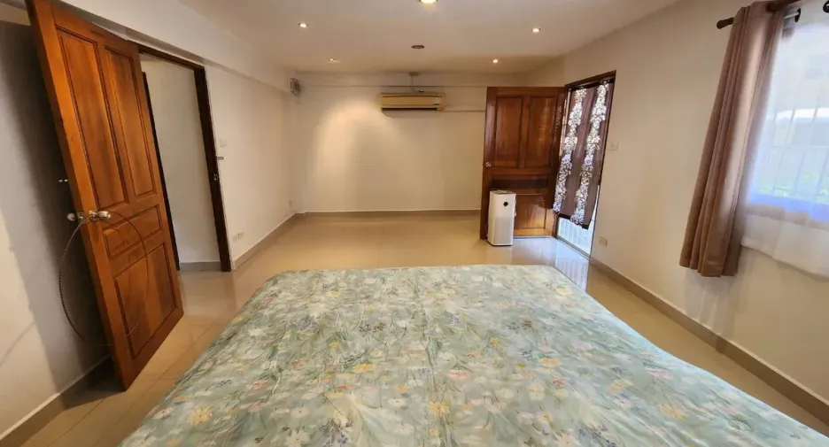 For sale 4 bedrooms townhouse in Bang Lamung, Chonburi
