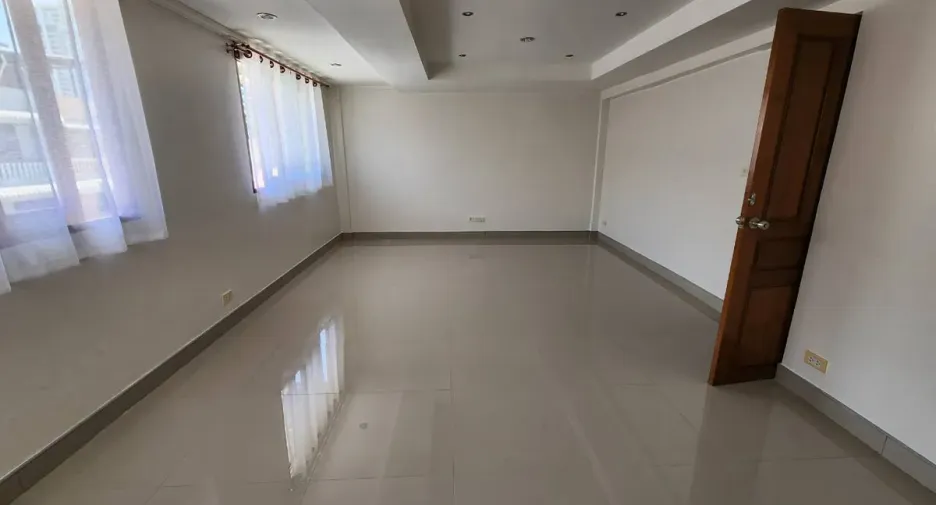 For sale 4 bedrooms townhouse in Bang Lamung, Chonburi