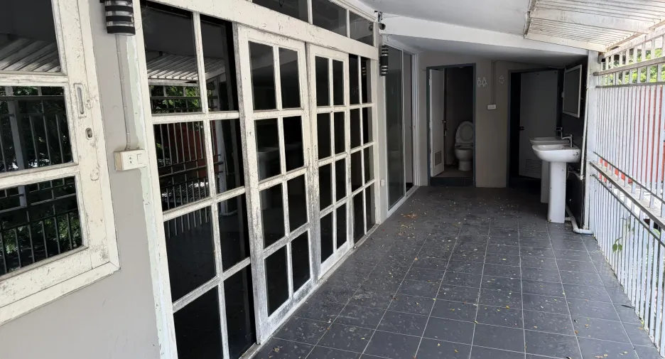 For rent 12 bedrooms retail Space in Mueang Chiang Mai, Chiang Mai