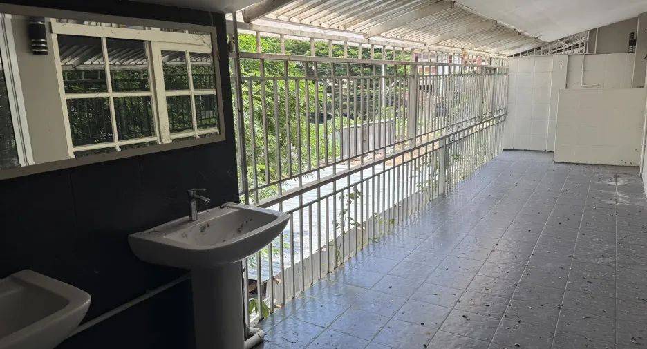 For rent 12 bedrooms retail Space in Mueang Chiang Mai, Chiang Mai