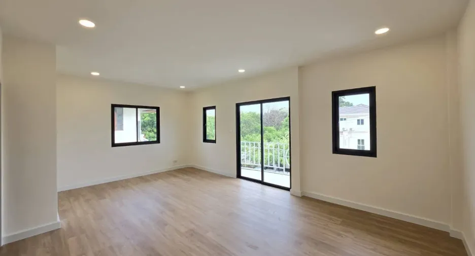For sale 4 bedrooms house in Bang Bua Thong, Nonthaburi