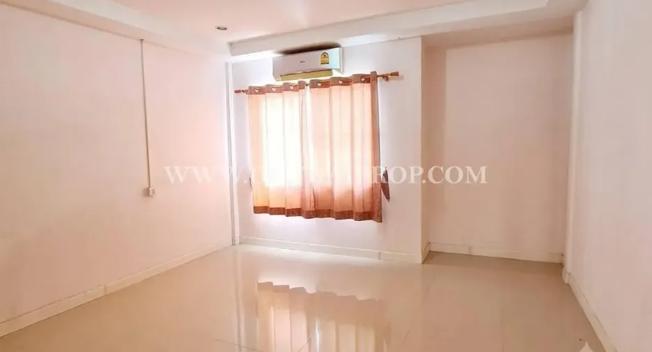 Casa adosada en venta de 2 habitaciones en Bang Bua Thong, Nonthaburi