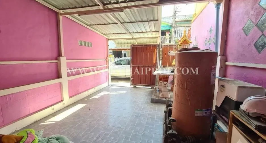 Reihenhaus zum Kauf mit 2 Zimmer in Bang Bua Thong, Nonthaburi