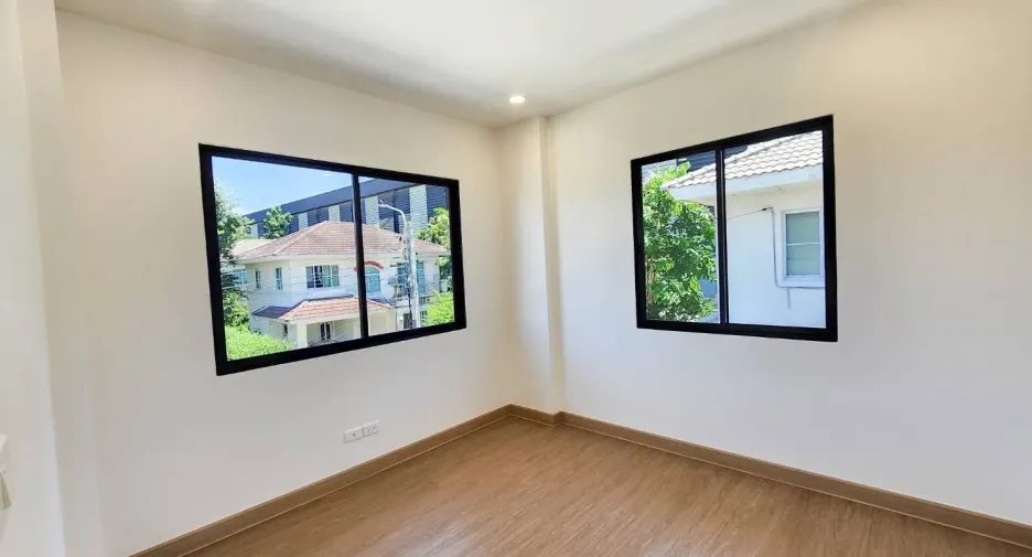 Haus zum Kauf mit 3 Zimmer in Bang Kruai, Nonthaburi
