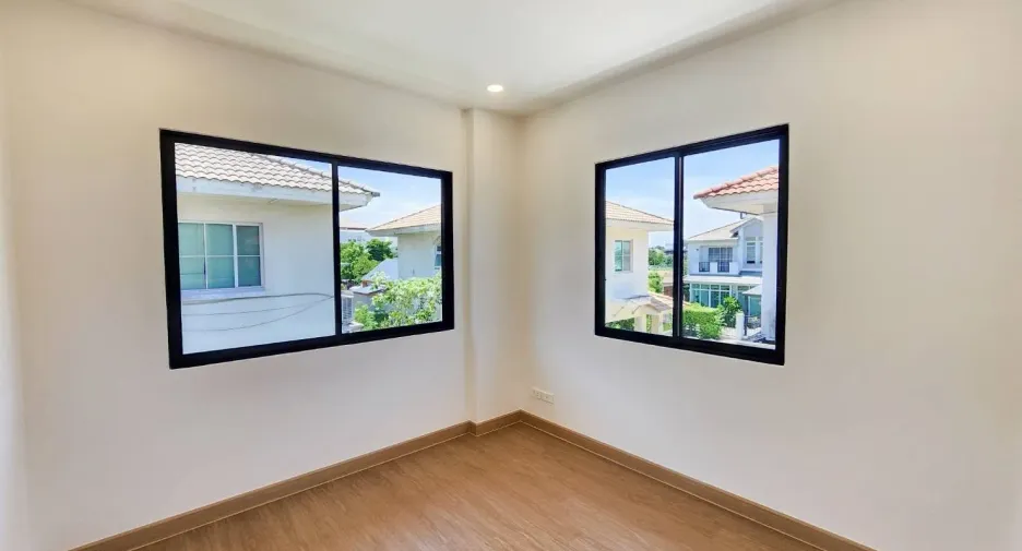 Haus zum Kauf mit 3 Zimmer in Bang Kruai, Nonthaburi
