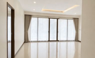 For sale 3 bedrooms condo in Watthana, Bangkok