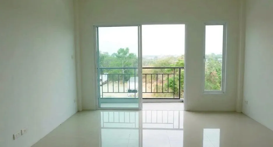 À vendre et à louer 4 chambres local commercial à Si Racha, Chonburi