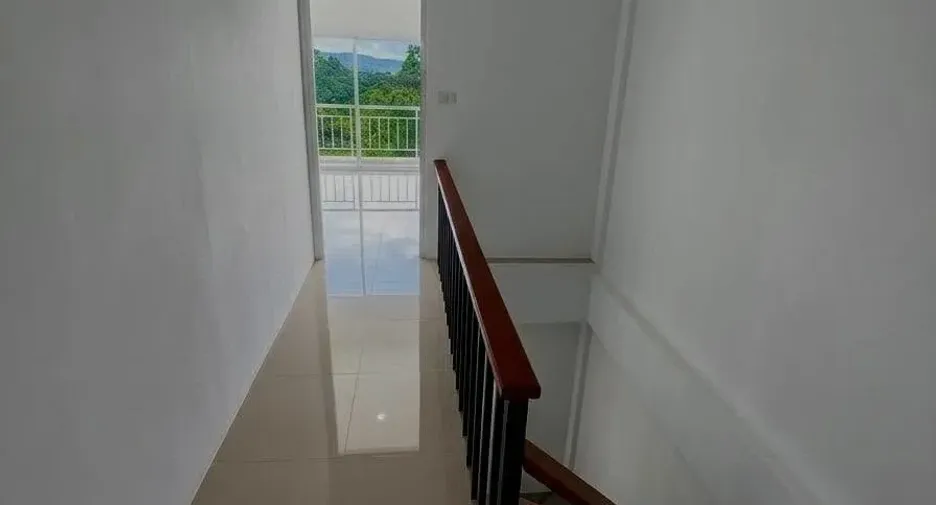 À vendre et à louer 4 chambres local commercial à Si Racha, Chonburi