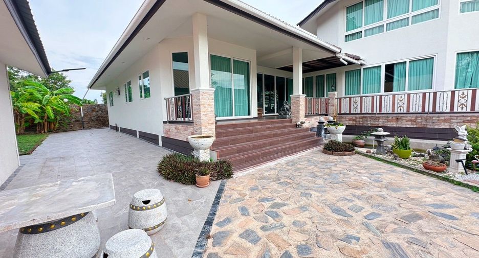 For rent 3 bedrooms villa in Huay Yai, Pattaya
