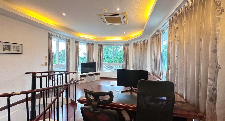 For rent 3 bedrooms villa in Huay Yai, Pattaya