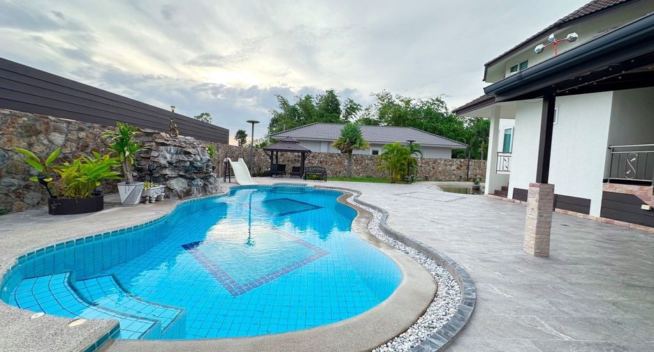 For rent 3 bedrooms villa in Huay Yai, Pattaya