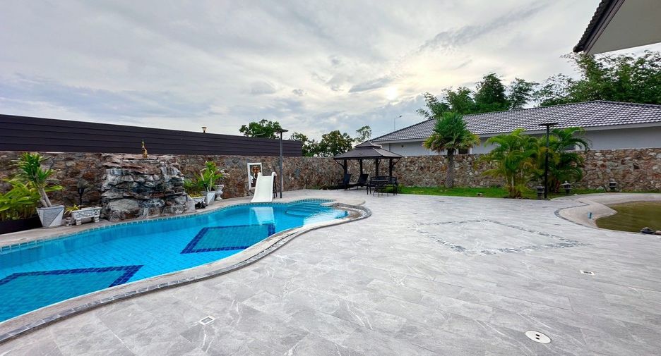 For rent 3 bedrooms villa in Huay Yai, Pattaya