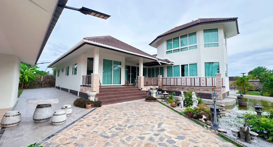 For rent 3 bedrooms villa in Huay Yai, Pattaya