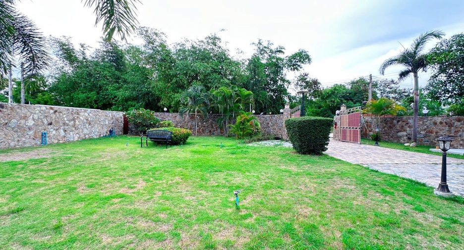 For rent 3 bedrooms villa in Huay Yai, Pattaya