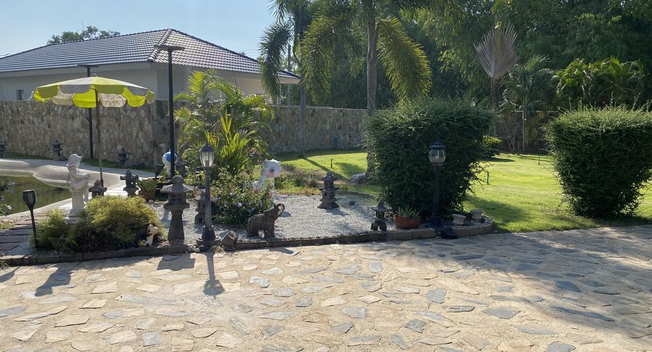 For rent 3 bedrooms villa in Huay Yai, Pattaya