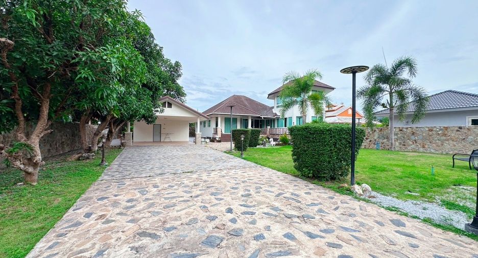 For rent 3 bedrooms villa in Huay Yai, Pattaya