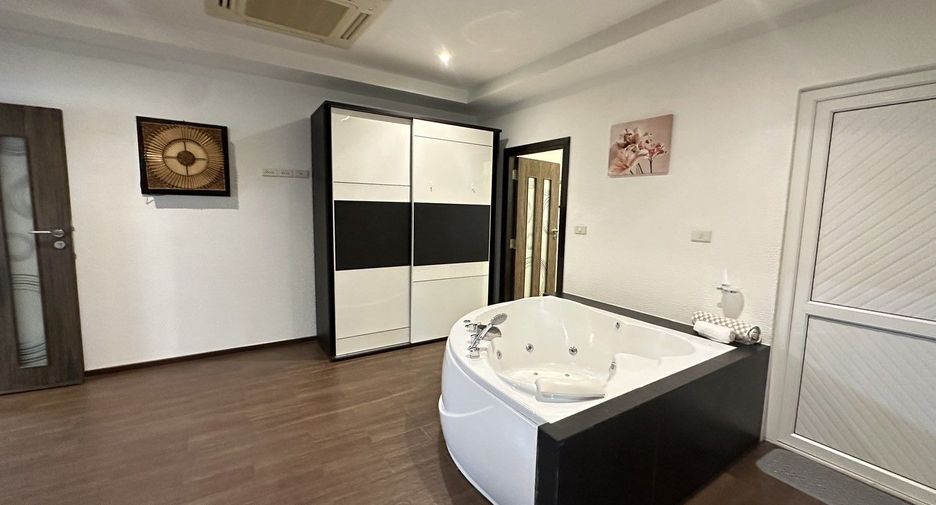 For rent 3 bedrooms villa in Huay Yai, Pattaya