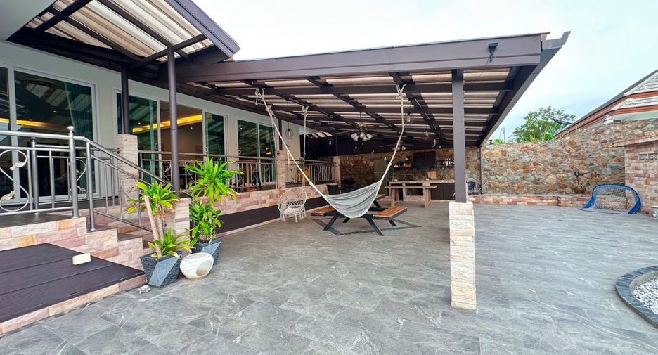 For rent 3 bedrooms villa in Huay Yai, Pattaya