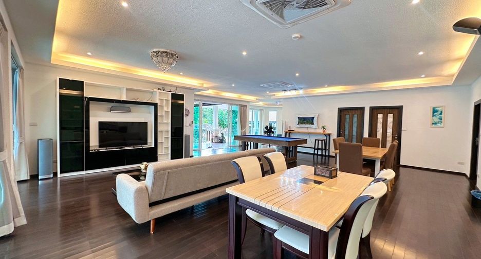 For rent 3 bedrooms villa in Huay Yai, Pattaya