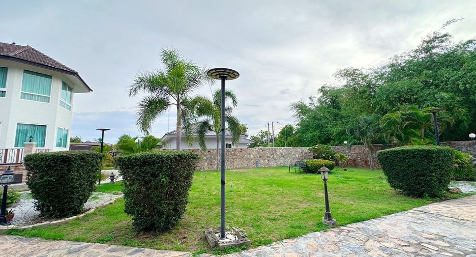 For rent 3 bedrooms villa in Huay Yai, Pattaya