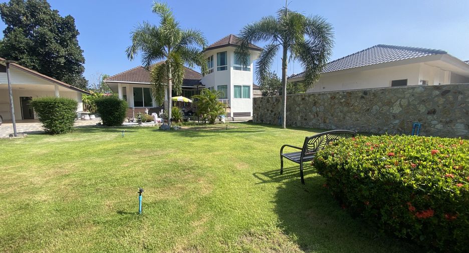 For rent 3 bedrooms villa in Huay Yai, Pattaya