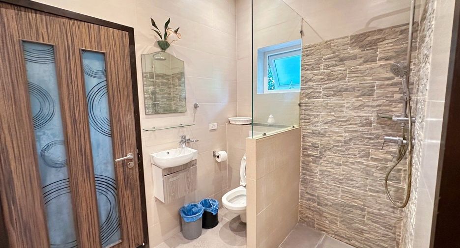 For rent 3 bedrooms villa in Huay Yai, Pattaya
