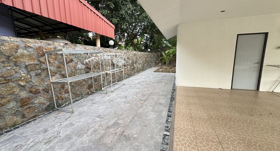 For rent 3 bedrooms villa in Huay Yai, Pattaya