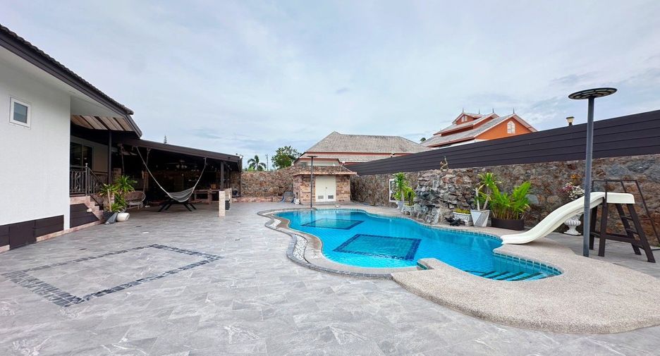 For rent 3 bedrooms villa in Huay Yai, Pattaya