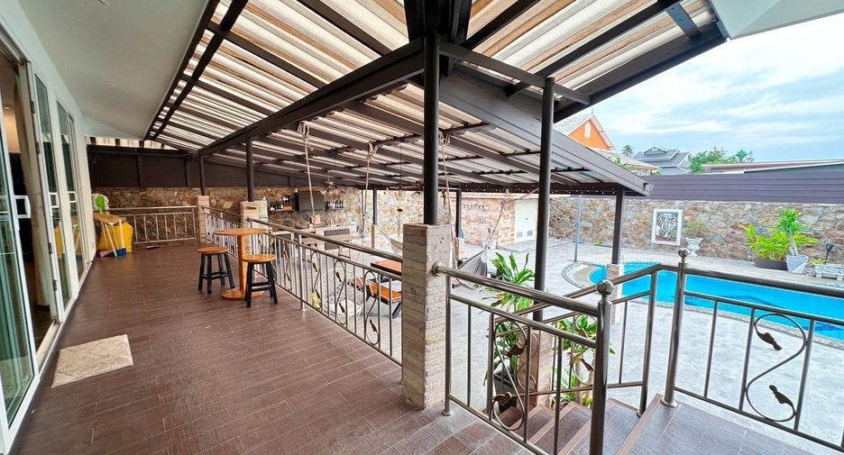 For rent 3 bedrooms villa in Huay Yai, Pattaya