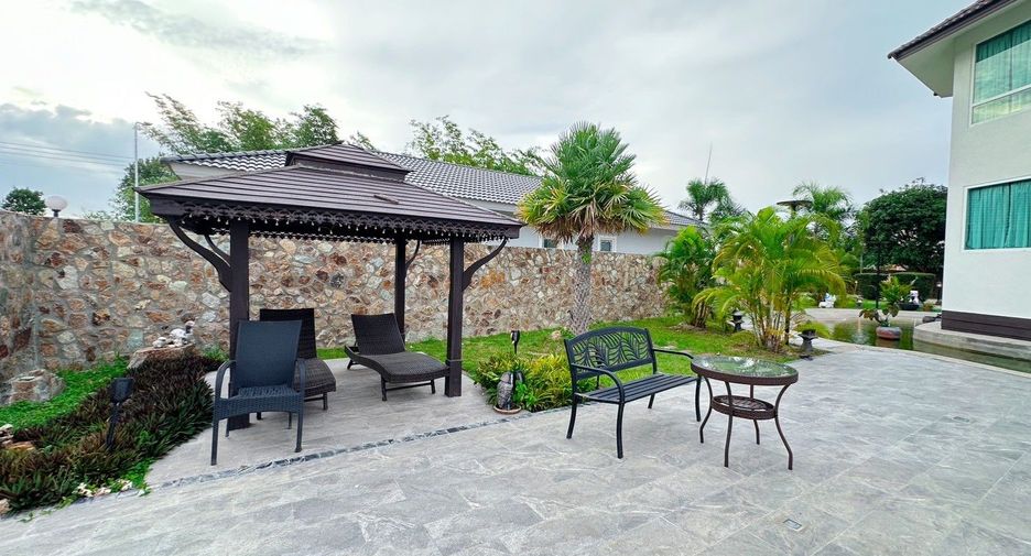 For rent 3 bedrooms villa in Huay Yai, Pattaya