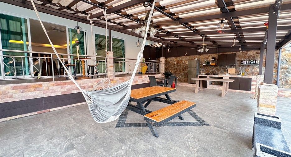For rent 3 bedrooms villa in Huay Yai, Pattaya