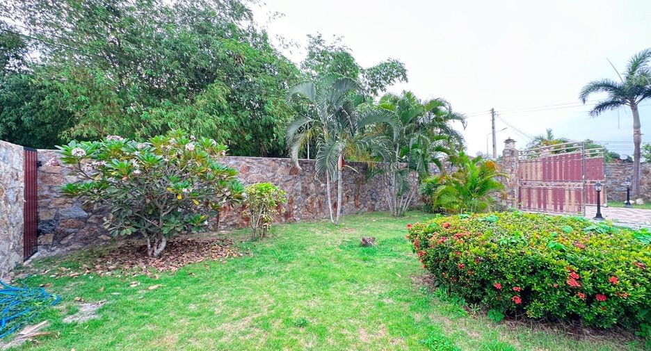 For rent 3 bedrooms villa in Huay Yai, Pattaya