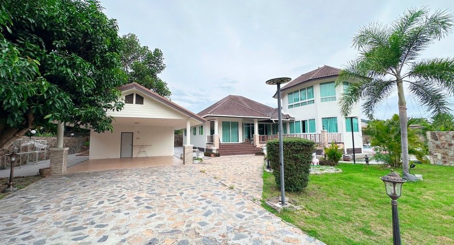 For rent 3 bedrooms villa in Huay Yai, Pattaya
