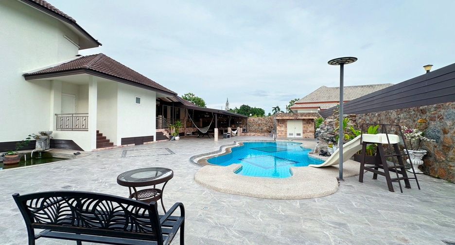 For rent 3 bedrooms villa in Huay Yai, Pattaya