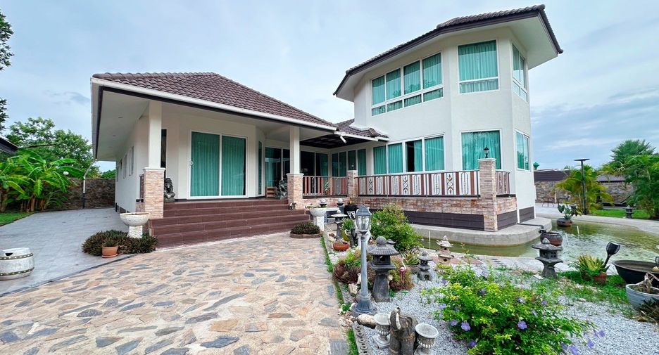 For rent 3 bedrooms villa in Huay Yai, Pattaya