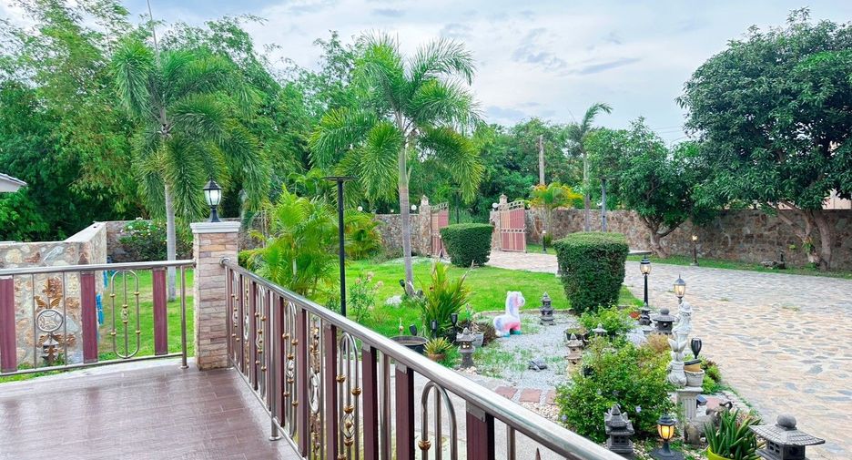 For rent 3 bedrooms villa in Huay Yai, Pattaya