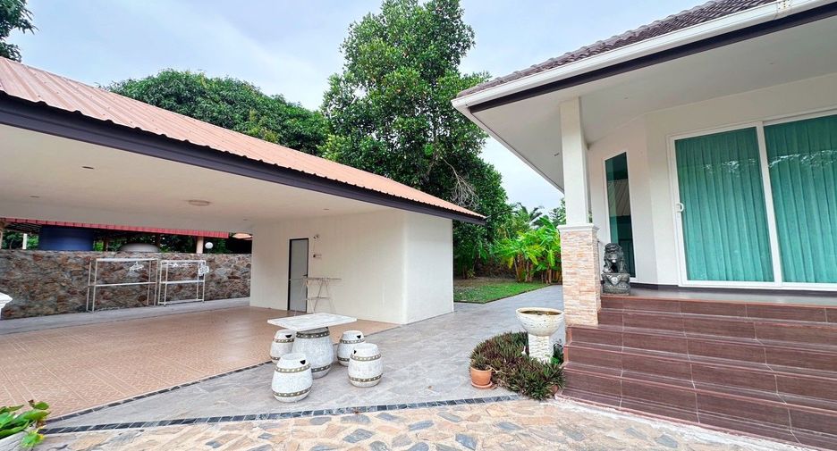 For rent 3 bedrooms villa in Huay Yai, Pattaya