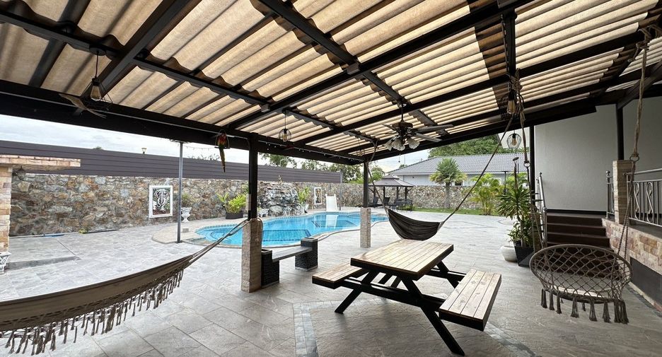 For rent 3 bedrooms villa in Huay Yai, Pattaya
