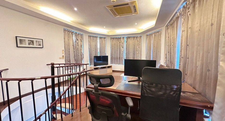 For rent 3 bedrooms villa in Huay Yai, Pattaya
