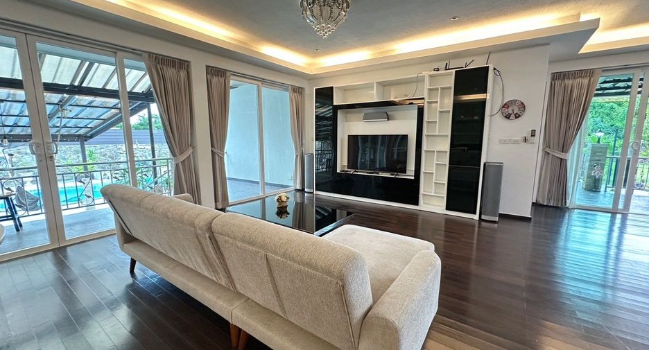 For rent 3 bedrooms villa in Huay Yai, Pattaya