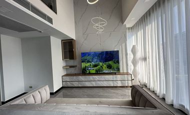 For sale 3 bedrooms condo in Huai Khwang, Bangkok
