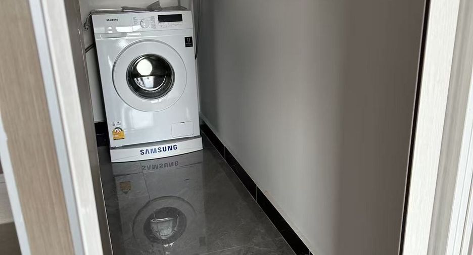 For sale 3 bedrooms condo in Huai Khwang, Bangkok