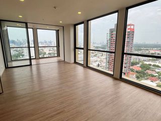 For rent 3 ベッドルーム condo in Sathon, Bangkok